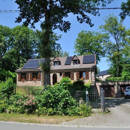 Tres Belle Villa 4 Facades Dans Quartier Vert Et Arbore - 5 Kms De Namur Bagian luar foto