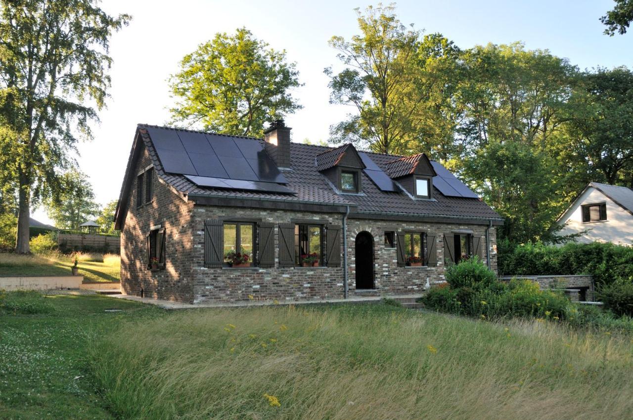 Tres Belle Villa 4 Facades Dans Quartier Vert Et Arbore - 5 Kms De Namur Bagian luar foto