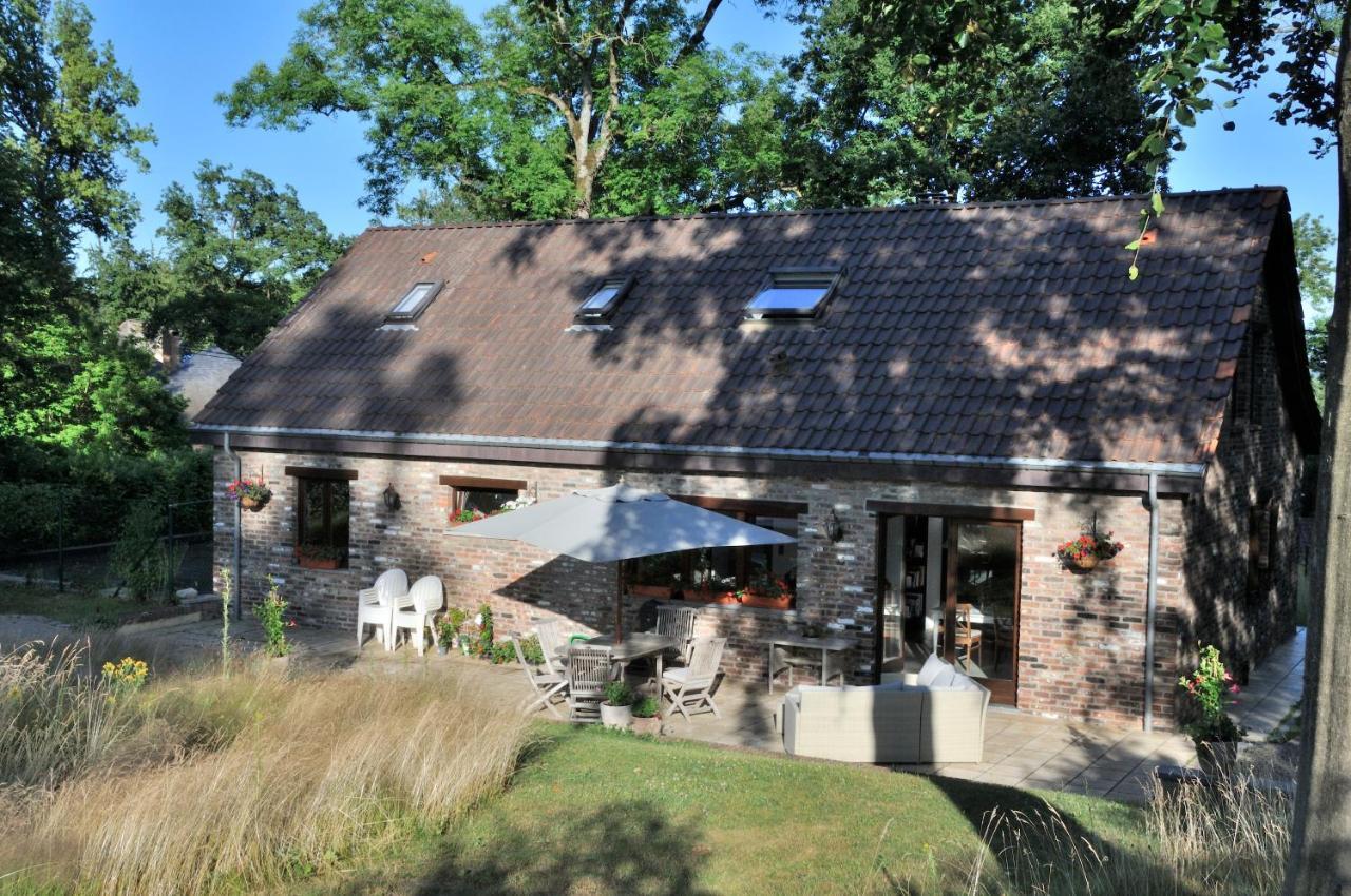Tres Belle Villa 4 Facades Dans Quartier Vert Et Arbore - 5 Kms De Namur Bagian luar foto